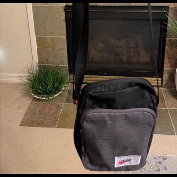 NIKE Crossbody - Picture 3 of 4